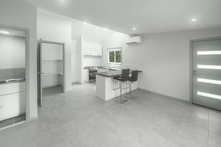 Rare Dual Living - Photo 5