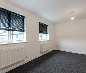 4 bedroom semi-detached house to rent - Photo 5