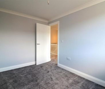 4 bedroom semi-detached house to rent - Photo 4