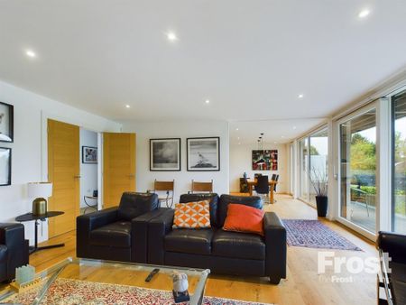 4 bedroom detached house to rent - Photo 4