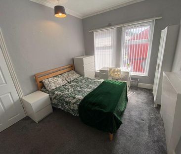 4 bedroom terraced house to rent - Photo 3