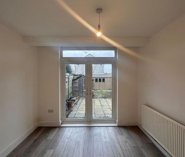 4 bedroom end of terrace house to rent - Photo 3