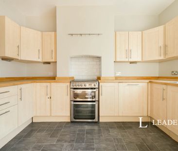 3 bedroom mid-terrace to rent Tredegar Road, Southsea - Photo 1