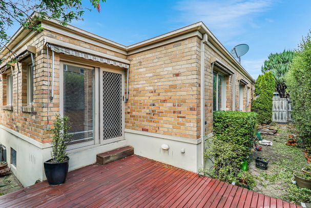 Three-Bedroom Single-Level Unit in Prime Location - Photo 1