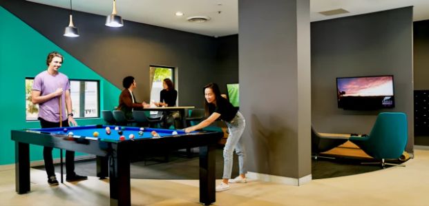 5 Bedroom Apartment - Photo 1