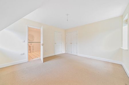 4 Bedroom House - Marnhull Rise, Winchester - Photo 5