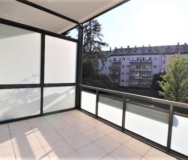 Mit Balkon zum grünen Innenhof - Photo 1