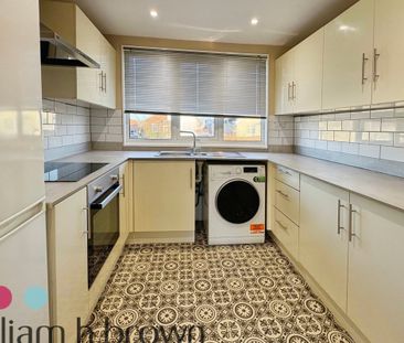 Thackeray Close - Photo 3