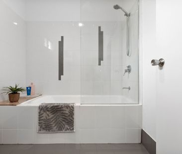 NEAT AS A PIN! CUTE COTTAGE IN BEACH LOCALE! - Photo 1