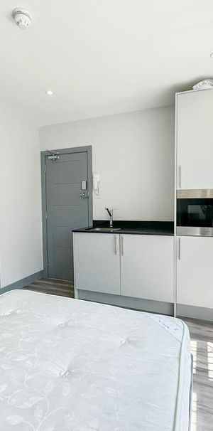 1 bedroom in a house share to rent - Photo 1