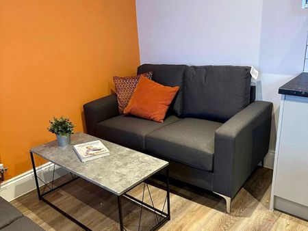 Pitville Place Room 6 - Photo 5