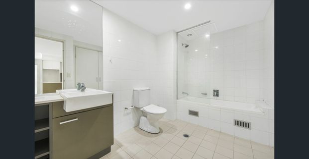 FULLY FURNISHED TWO BEDROOM APARTMENT - Photo 1