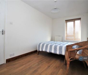 3 bedroom maisonette to rent - Photo 4