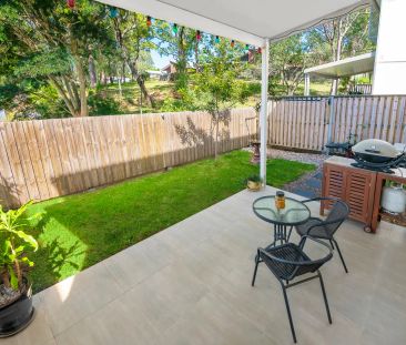 “Stunning Townhouse In Prime Location” - Photo 5