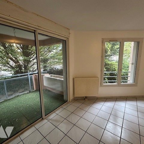 Appartement T2 à louer avec terrasse dans immeuble de bon standing, quartier de la Gare - Photo 1