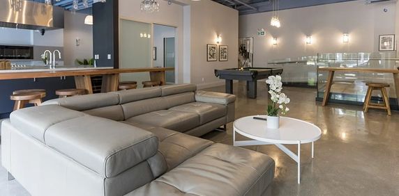 100 Bond Street East Prism - Photo 2