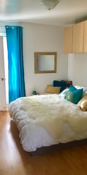 Beau grand 3 1/2, meublé, dans un duplex,centre-ville - Photo 1