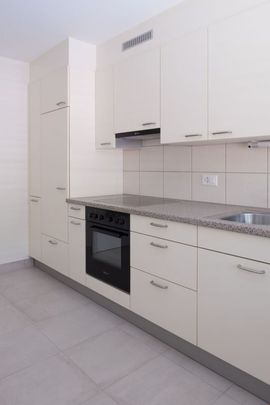 Bel appartement de 4.5 pièces dernièrement rénové avec balcon fermé ! - Photo 1