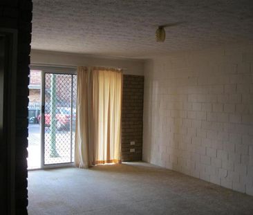 Neat & Low-Maintenance 2 Bedroom Unit - Mt Warren Park - Photo 3
