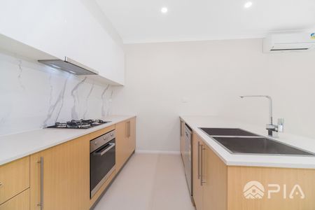 Four bedroom house for lease now! Ideal for families looking for a peaceful home - Photo 2