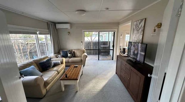 Spacious, Furnished Home for Rent – Prime Location - Photo 1