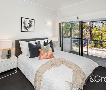 Spacious with dual outdoor living in prime Milton location - Photo 6