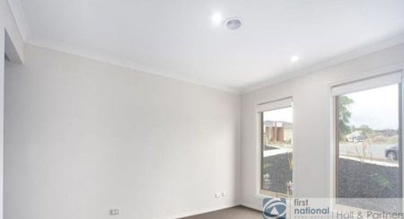 2A Lima Place, Pakenham - Photo 2