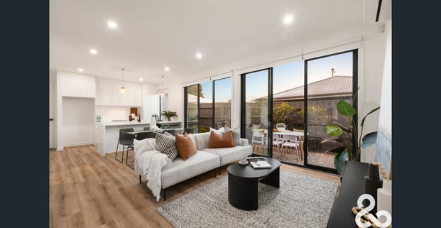 Great Proportions With Contemporary Elegance - Photo 1