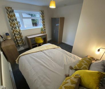 1 bedroom in a house share to rent - Photo 2