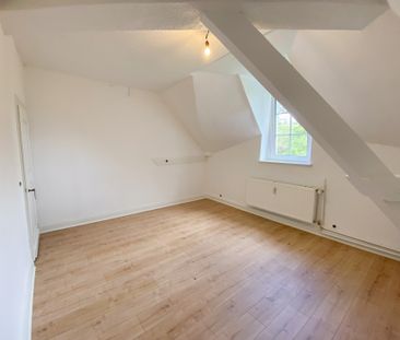 Wohnen zur Miete in einer Burg? 4-Zimmer Wohnung in der Burg Volper... - Photo 2
