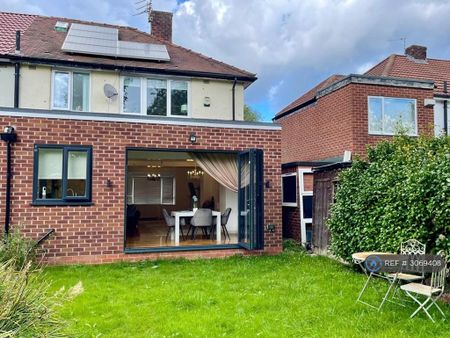 3 bedroom semi-detached house to rent - Photo 2