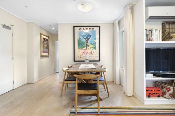 Ground Floor Apartment with Large Courtyard! - Photo 1