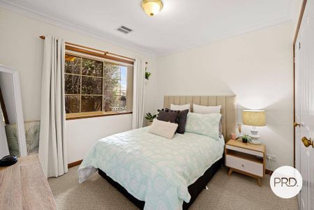 CLASSIC RED BRICK TOWNHOUSE - Photo 4
