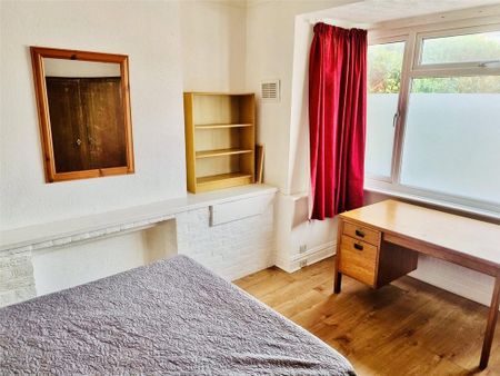 5 bedroom semi-detached house to rent - Photo 2