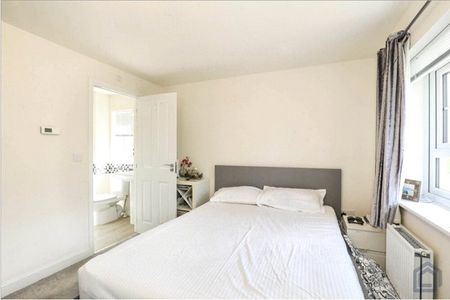 4 bedroom house to rent Dahlia Crescent, Northwich, CW8 - Photo 2