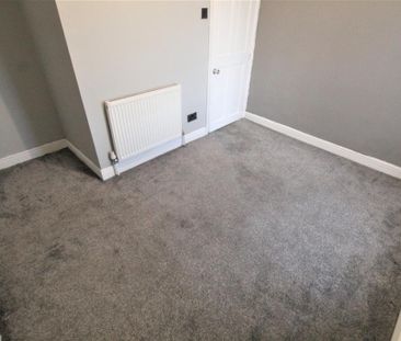 2 bedroom end of terrace house to rent - Photo 2