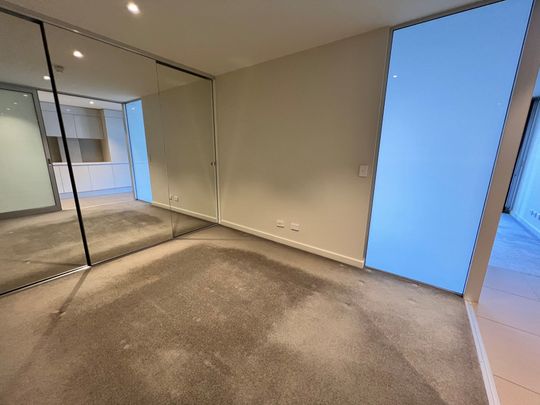 Spacious and Modern Apartment in Perfect Location! - Photo 1