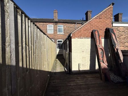 2 bedroom terraced house to rent - Photo 5