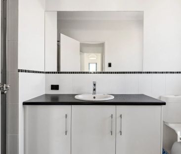 Four or Five Bedroom Home Minutes From The Beach - Photo 6