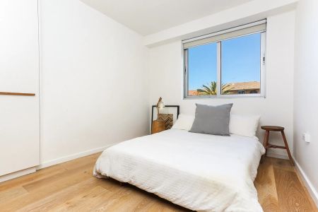 North Bondi two bedroom unit with two private outdoor balconies - Photo 4