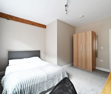 5 Bed Flat, Bells Square, S1 - Photo 6