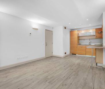 Earl's Court Square, London, SW5 - Photo 3