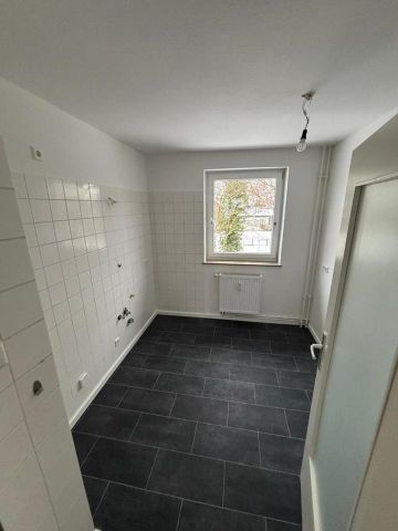 **Gemütlich und frisch RENOVIERT**4-Zimmerwohnung mit Balkon** - Foto 3