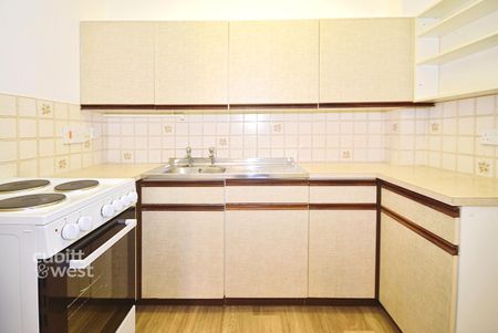 1 bedroom retirement property to rent - Photo 3