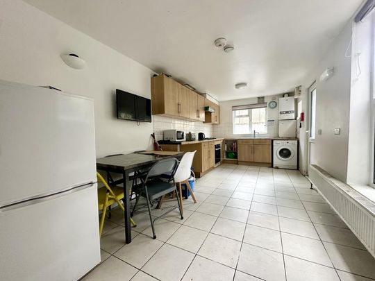5 bedroom house to rent - Photo 1