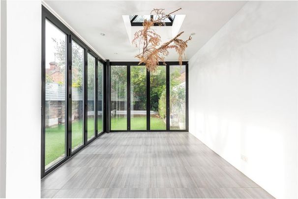 5 bedroom semi-detached house to rent - Photo 1