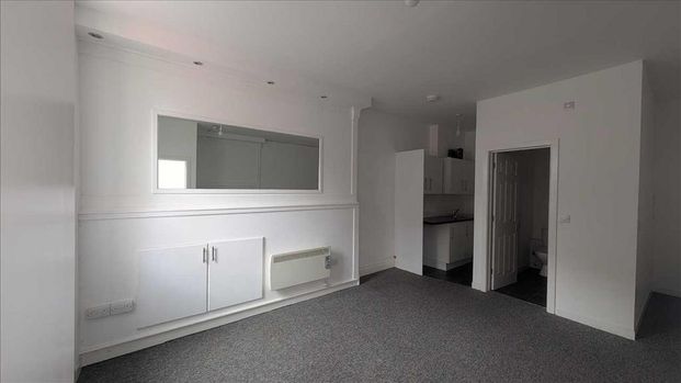 Studio to rent - Photo 1