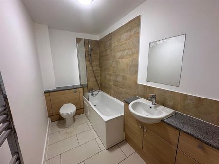 1 bedroom in a house share to rent - Photo 4