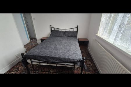 Room in a Shared House, Brooks Avenue, E6 - Photo 5