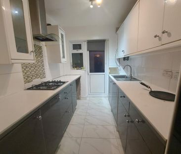 4 bedroom terraced house to rent - Photo 6